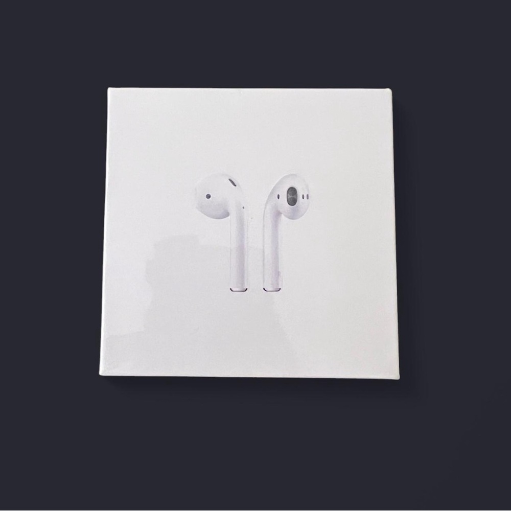 Apple AirPods With Charging Case